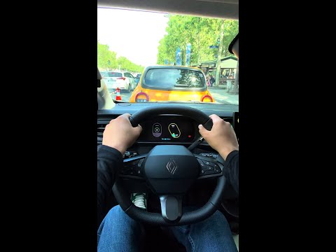 Renault Twingo E-Tech electric knows the best spot for fête de la musique in Paris ✨🐸​