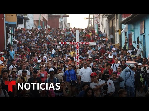 Con oraciones parte un viacrusis migrante para atravesar México | Noticias Telemundo