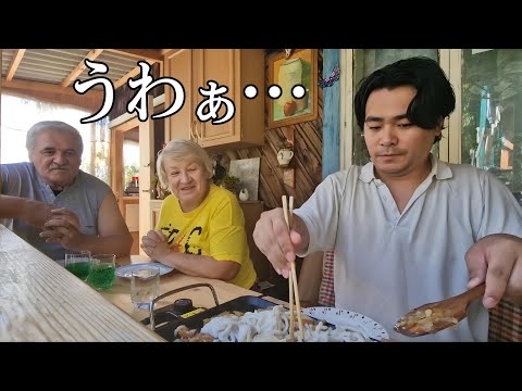 目の前で焼く日本焼きうどん！外国人家族のリアクションが面白すぎるww