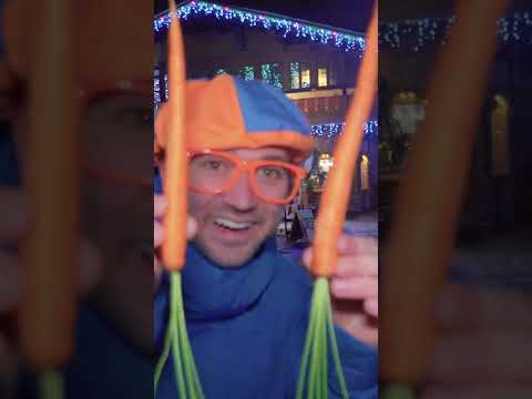 Blippi Alimenta Cavalos na Rua! 🐴 #shorts #blippi #natal