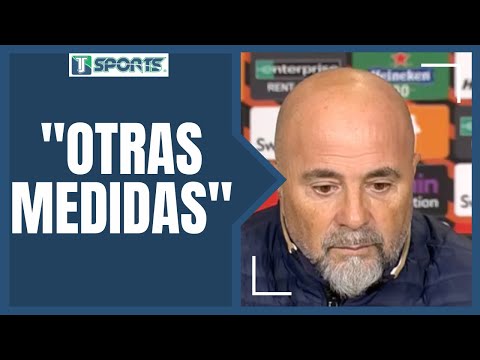 La QUEJA de Jorge Sampaoli por el FAN que INVADIÓ la cancha en el PSV 2-0 Sevilla de Europa League