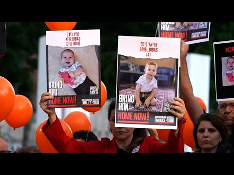 Israël: les proches d'un otage bébé demandent sa libération | AFP Images