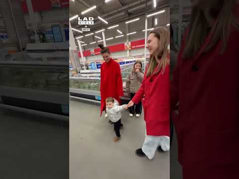 Little lad thinks the wrong woman is his mum at the supermarket 🤣 (🎥: TT/ save.dls)