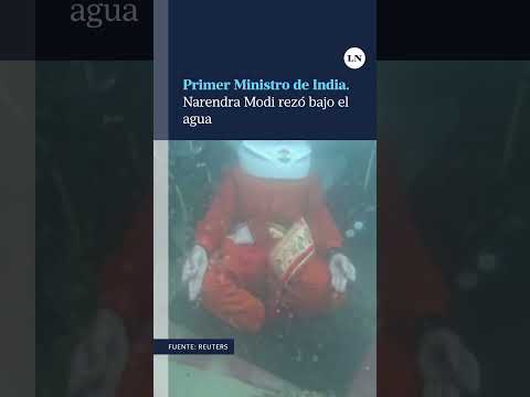 El Primer Ministro de la India, Narendra Modi, rezó bajo el agua
