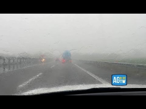 Maltempo a Piacenza: sull’autostrada  A21  la pioggia è fortissima, la visibilità è quasi nulla