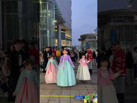 5초만에 끝난다? 이게 끝이야? #춤추는곰돌 #춤추는곰돌의랜덤댄스 #춤추는곰돌의타이머댄스 #afstarz #kpopdemonhunters #수원버스킹 #한복