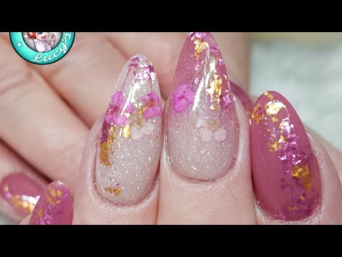 Delicate Flowers Acrylic Nails
