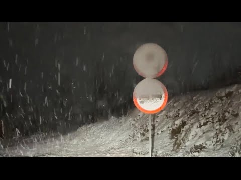 Heavy snow across Bosnia disrupts road traffic