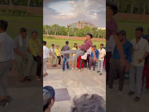Public shocked 😮 ho gaya mera stunt dhekh kar😱#youtubeshorts #teambackflip #flip #shortvideos