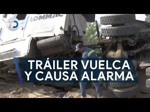 Tráiler vuelca y causa alarma en la Torreón-San Pedro