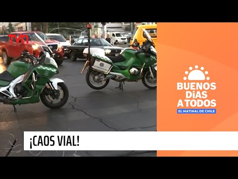 ¡Caos vial! Caída de cables bloquea totalmente céntrica avenida de Santiago | Buenos días a todos