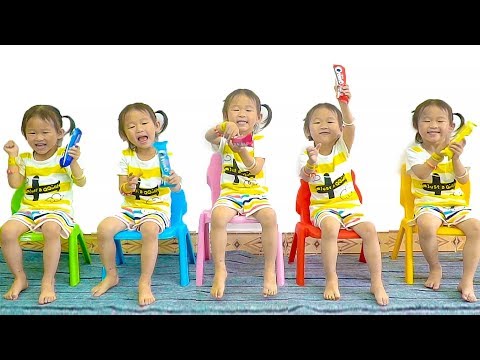 Five Little Monkeys Jumping On The Bed Song - Nursery Rhymes Kids Song