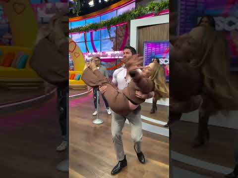 Florecita Rubiooooooo 😱😱😱💘💘💘💘 ¡Qué gran dupla surgió este día en “Desconectados”! 🤩✨🎧🚫