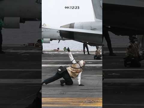 항공모함에서 이함하는 F/A-18 슈퍼호넷