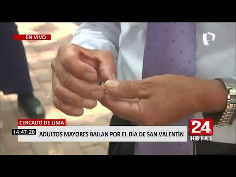 Adultos mayores bailan por el día de San Valentín