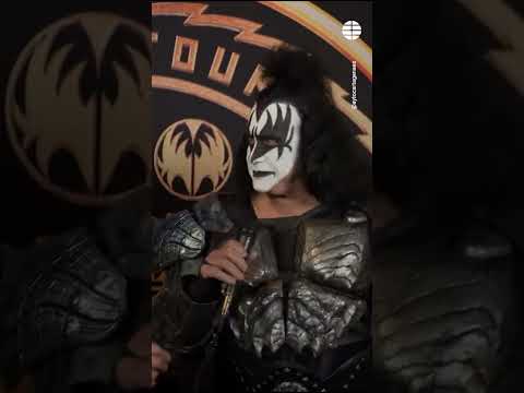 Kiss canta su versión de La Macarena en su visita a Murcia #murcia #kiss #macarena #murcia #viral