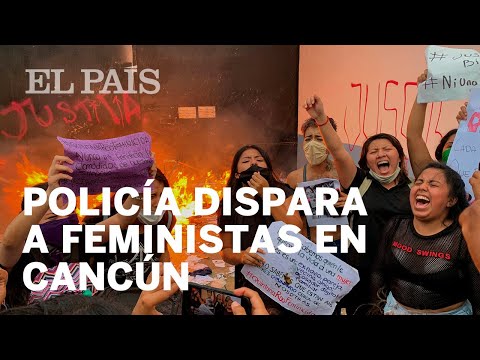 La policía de Cancún disuelve a tiros una manifestación feminista
