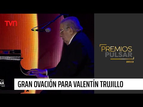 Valentín Trujillo recibe ovación tras impecable presentación en los Premios Pulsar 2023