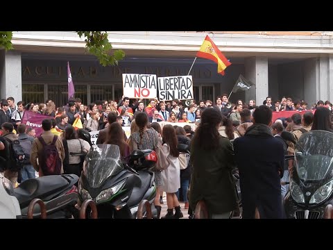 Law students protest in Spain against new Catalan amnesty law, key for Sanchez investiture