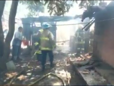 Incendio en una vivienda la redujo a cenizas en León