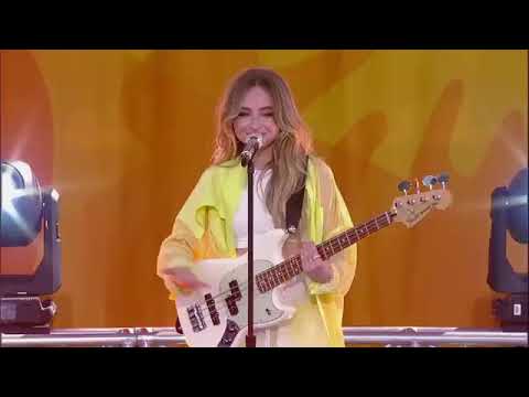 Sabrina Carpenter - Paris (live GMA)