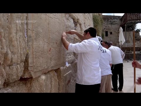 Notes placed in Western Wall removed ahead of Rosh Hashanah