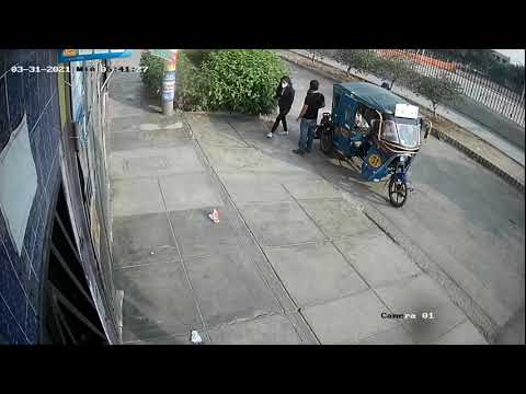 SMP: mujer asaltante arranchó su celular a una joven a plena luz del día [VIDEO]