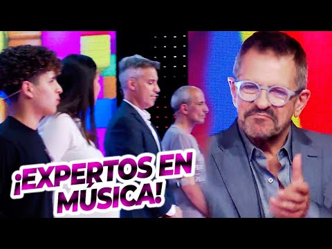 Ante la mirada atenta de Guillermo Fernández, los participantes respondieron sobre títulos musicales