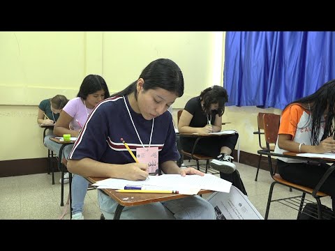 Bachilleres realizan prueba para estudiar medicina en UNAN-Managua