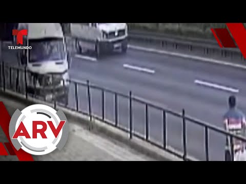 Un hombre casi muere atropellado por autobús pero un milagro sucedió | Al Rojo Vivo | Telemundo