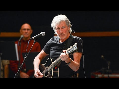 Roger Waters es investigado por enaltecer el nazismo durante un concierto en Alemania