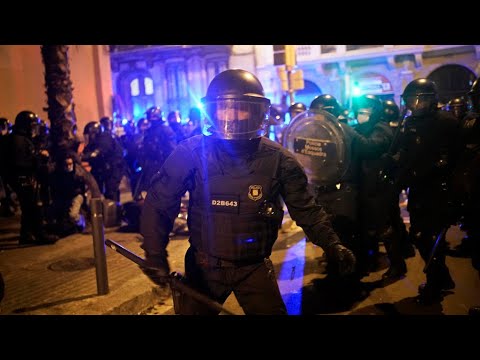 Rappeur incarcéré : cinquième nuit consécutive de heurts entre police et manifestants à Barcelone