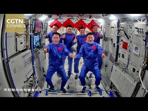 Las tripulaciones de las misiones Shenzhou17 y Shenzhou18 celebran una ceremonia de relevo en órbita