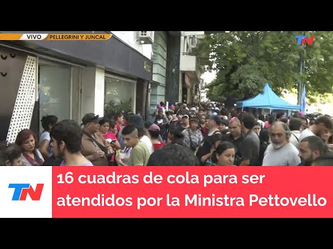 16 cuadras de cola de personas que esperan ser atendidas por la Ministra Pettovello