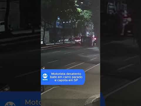 Motorista não percebe carro parado, bate e capota em São Paulo #pinheirossp