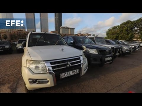 El Gobierno de Sri Lanka exhibe los lujosos coches de sus predecesores en señal de cambio