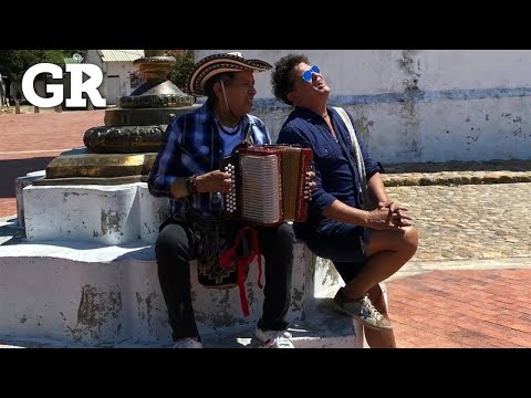 Retrata Carlos Vives amistad con su compadre en nuevo filme