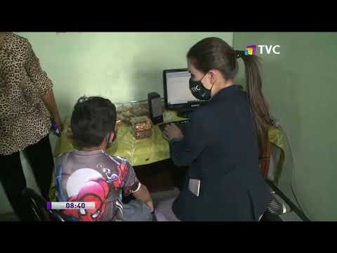 TVC y Fundación Jonathan entregan computadoras a niños