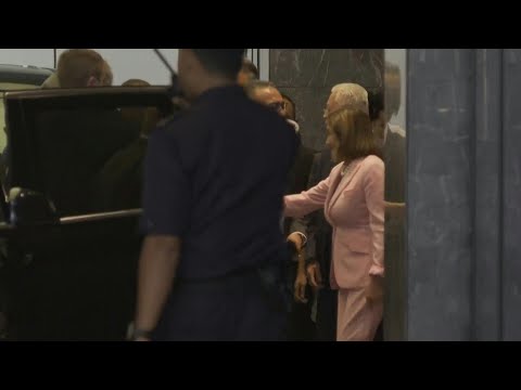 Malaisie: Nancy Pelosi quitte un hôtel à Kuala Lumpur | AFP Images