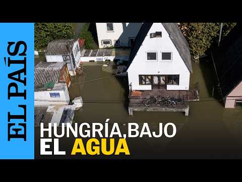 HUNGRÍA | Vecinos navegan en barcas en Baja por las inundaciones del río Danubio | EL PAÍS