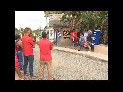 Dialogan candidatas a diputadas a Parlamento cubano con pobladores de Santa Isabel de las Lajas