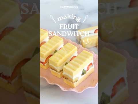 フルーツサンドケーキの作り方|ロールケーキ生地を焼いて挟むだけ。| 初心者でも失敗しない |「断面映えスイーツ」決定版 | 28cm天板で失敗無し #shorts #簡単レシピ #レシピ