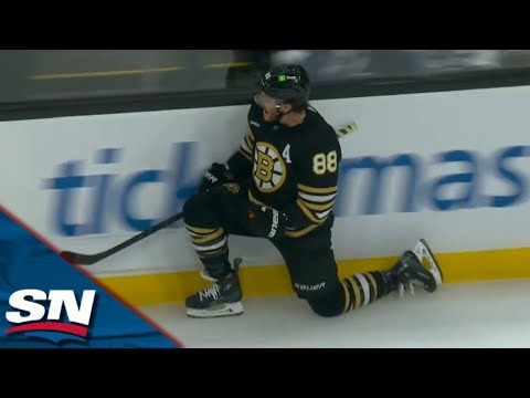 Bruins David Pastrnak Fights Off Darren Raddysh To Score Breakaway Goal vs. Lightning