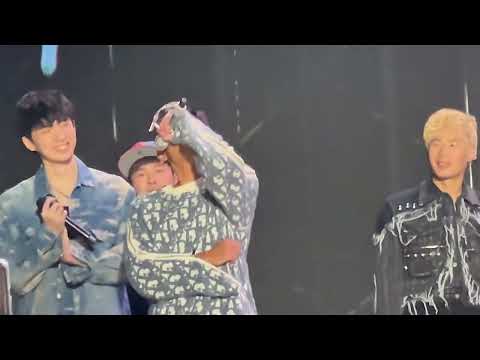 谁懂啊,回看杰伦这一幕还是那么感动,那么好哭!!!