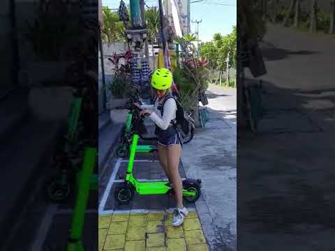 Lifestyle - DJ Amelia Manika using her skutis for doing groceries - Bali 2020