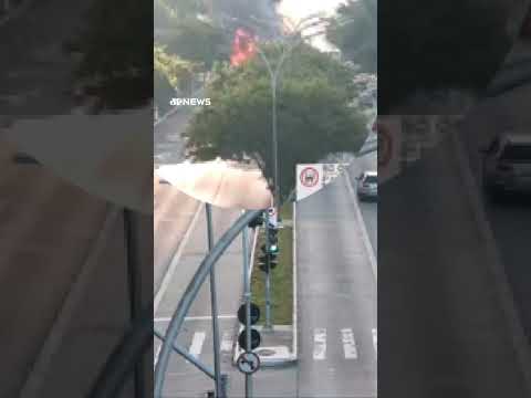 Veja momento exato da queda de avião em avenida de SP; 2 pessoas morreram #shorts