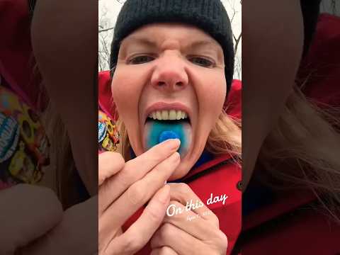 😳ASMR AMERICA'S ORIGINAL DUBBLE BUBBLE GUM FLAVOR AND EATING SOUNDS🤯 #shorts