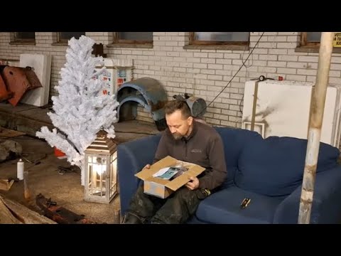 Joolunalus hommia ja paketin avaus