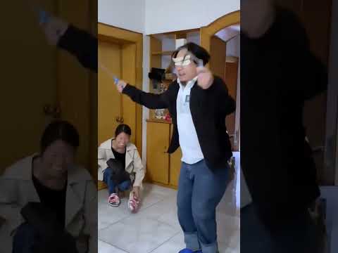 Haha, Xiao Gong has good physical strength. Brother Xiao Gong, funny video and funny couple.