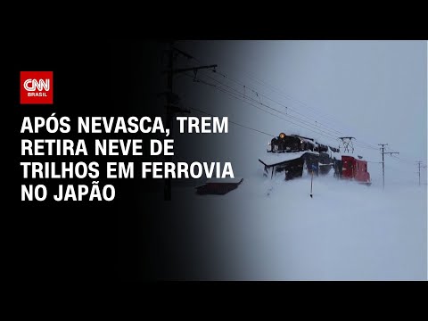 Após nevasca, trem retira neve de trilhos em ferrovia no Japão | LIVE CNN